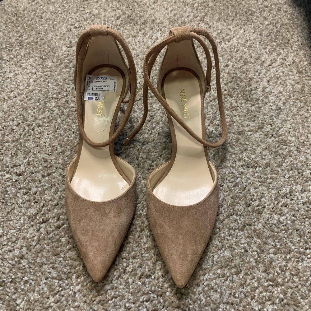 Nine West pointed tan heals